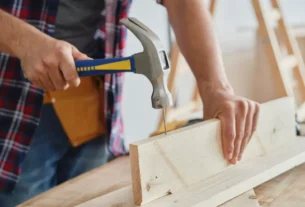 Como fazer prateleira de madeira na parede​