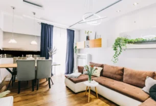 Sala pequena decorada, simples e barata